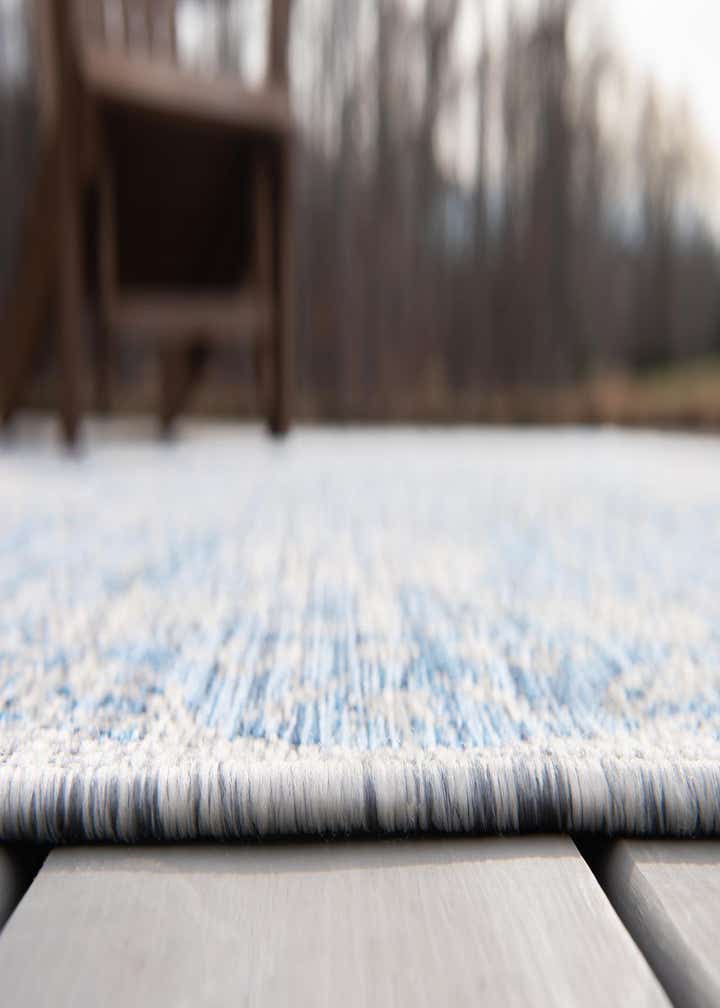 2' x 5' Easy-Clean Traditional Indoor / Outdoor Runner Rug
