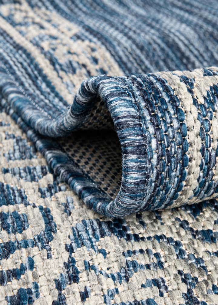 2' 7 x 10' Easy-Clean Traditional Indoor / Outdoor Runner Rug