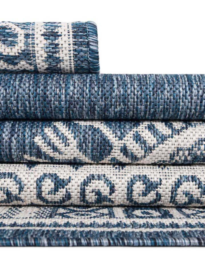 2' x 5' 3 Easy-Clean Traditional Indoor / Outdoor Runner Rug