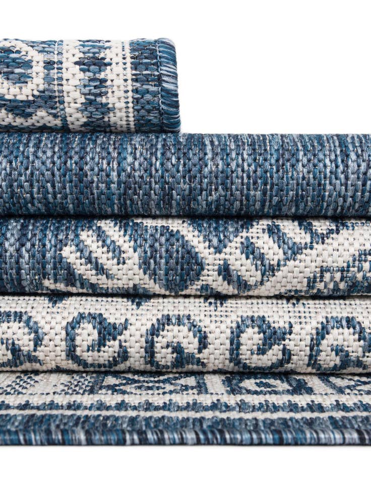 Detail image of 2' x 5' 3 Easy-Clean Traditional Indoor / Outdoor Runner Rug
