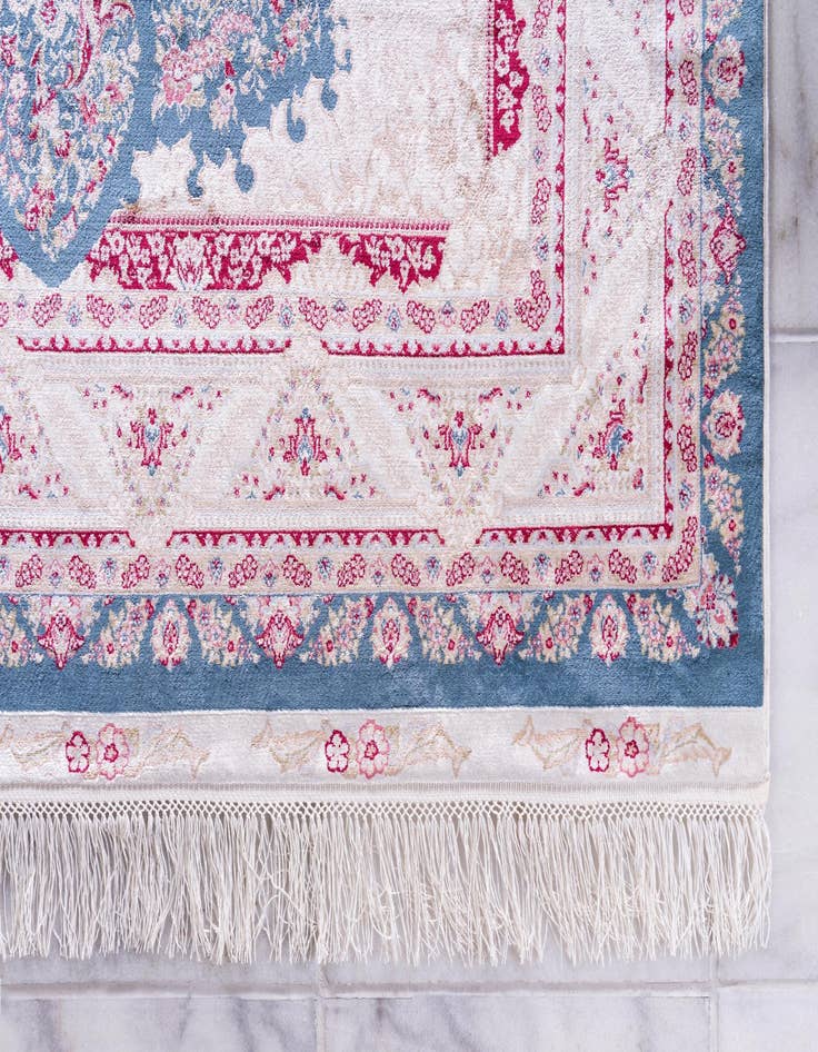 Detail image of 2' 7 x 9' 10 Qom Bamboo Silk Runner Rug