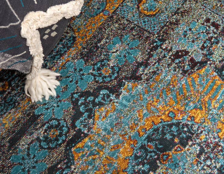 Detail image of 2' 2 x 6' Santiago Runner Rug
