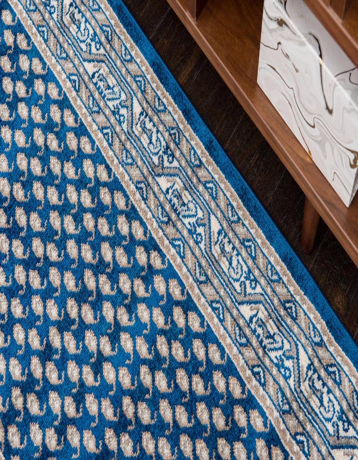 Detail image of 2' 9 x 9' 10 SoHo Runner Rug