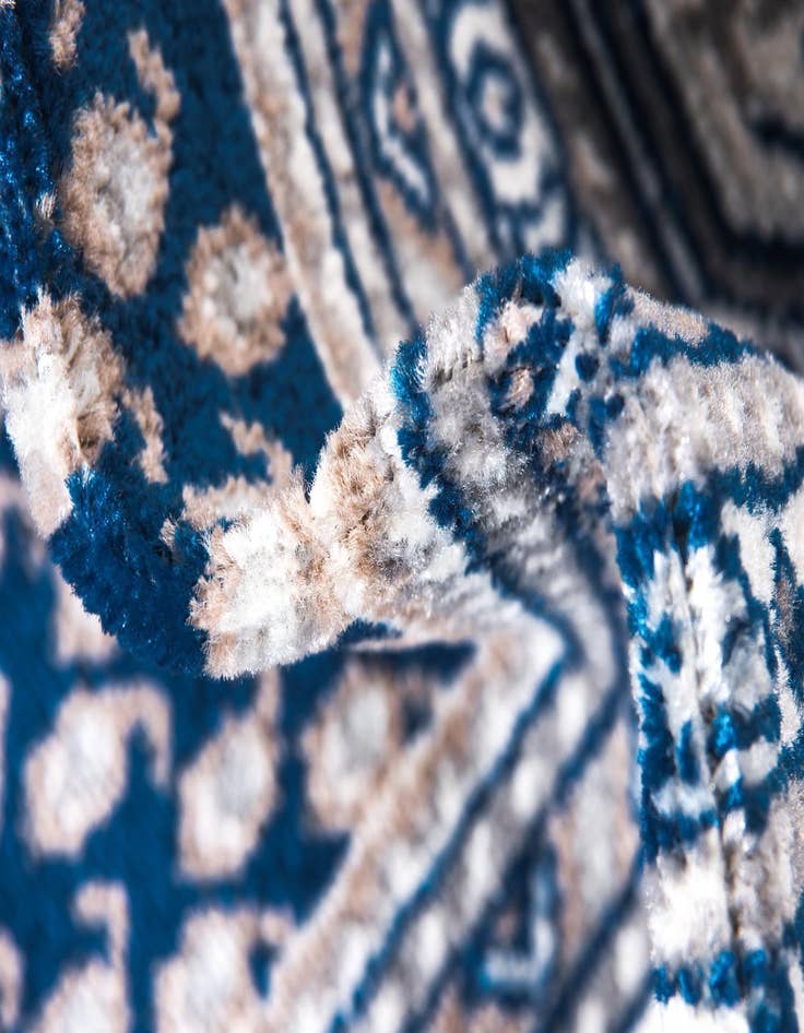 Detail image of 2' 9 x 9' 10 SoHo Runner Rug