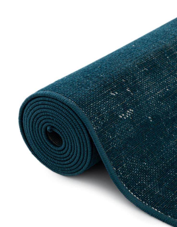 Detail image of 2' x 6' Valencia Runner Rug