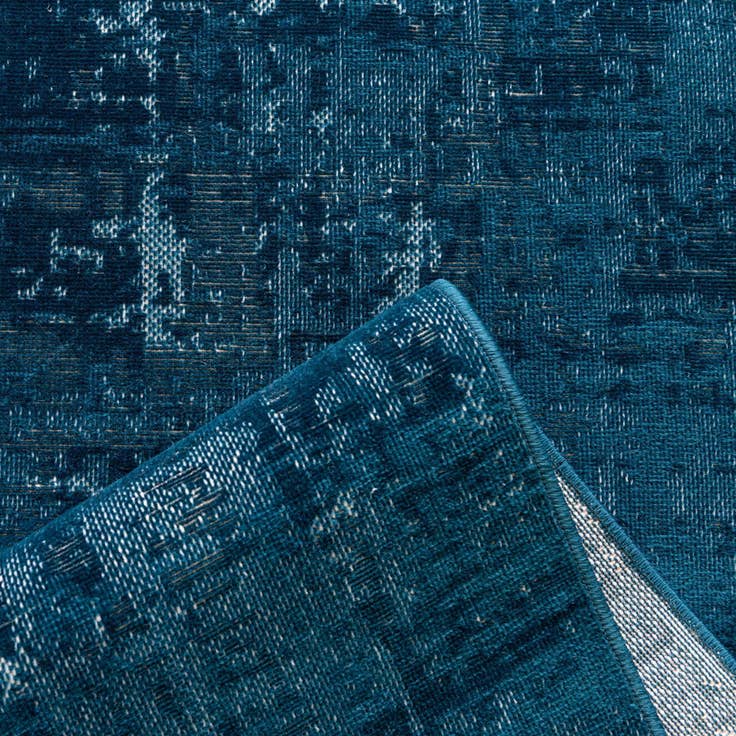 Detail image of 2' x 6' Valencia Runner Rug