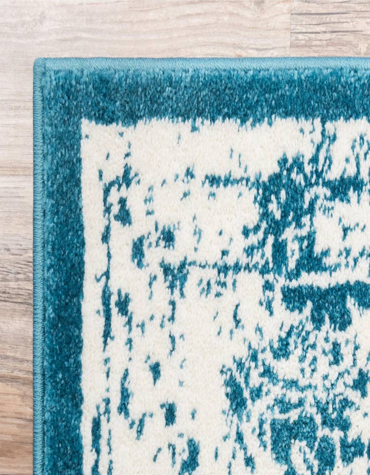 Detail image of 2' 7 x 10' Venice Runner Rug