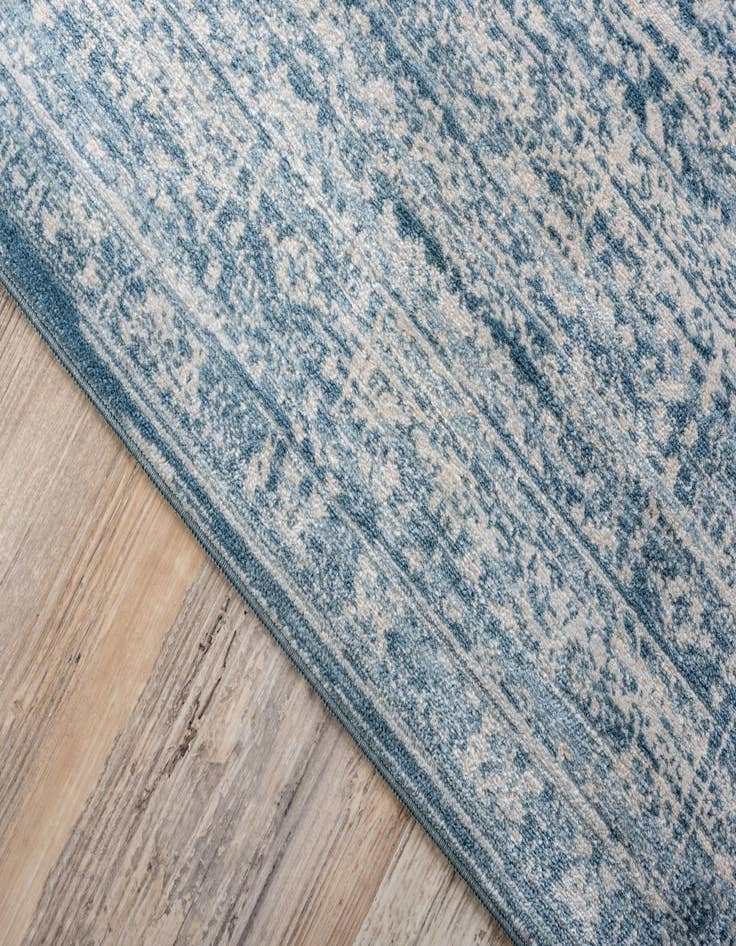 Detail image of 2' 7 x 6' Victoria Runner Rug