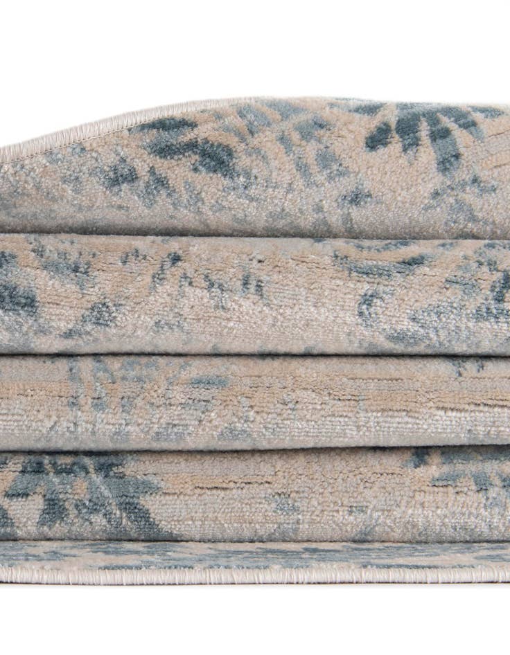 Detail image of 2' x 8' Victoria Runner Rug