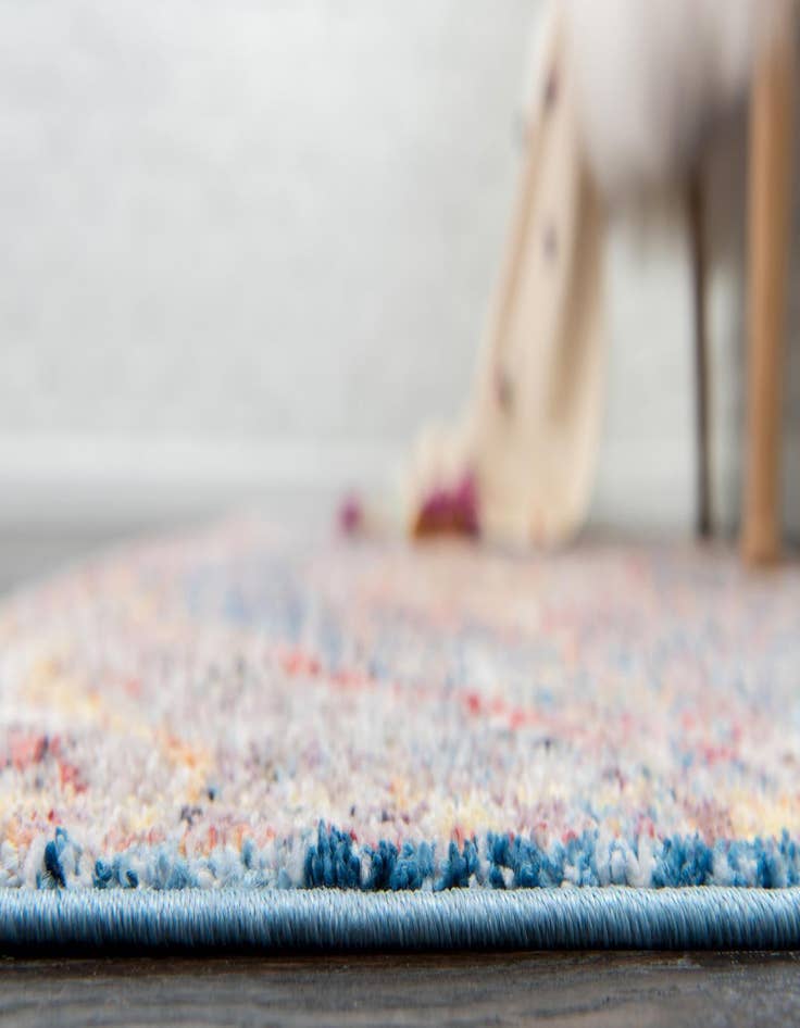 Detail image of 2' 7 x 8' 2 Williamsburg Runner Rug