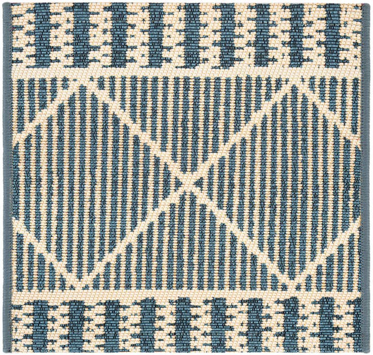 Detail image of 1' 4 x 1' 4 Easy-Clean Lattice Indoor / Outdoor Sample Rug