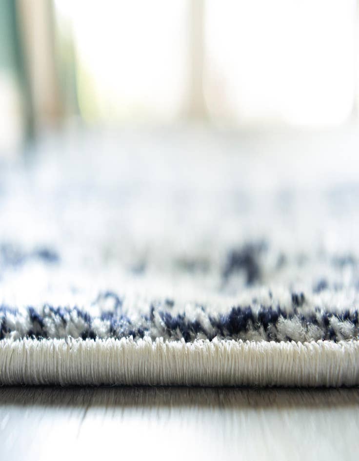 Detail image of 5' 3 x 5' 3 Arlington Square Rug