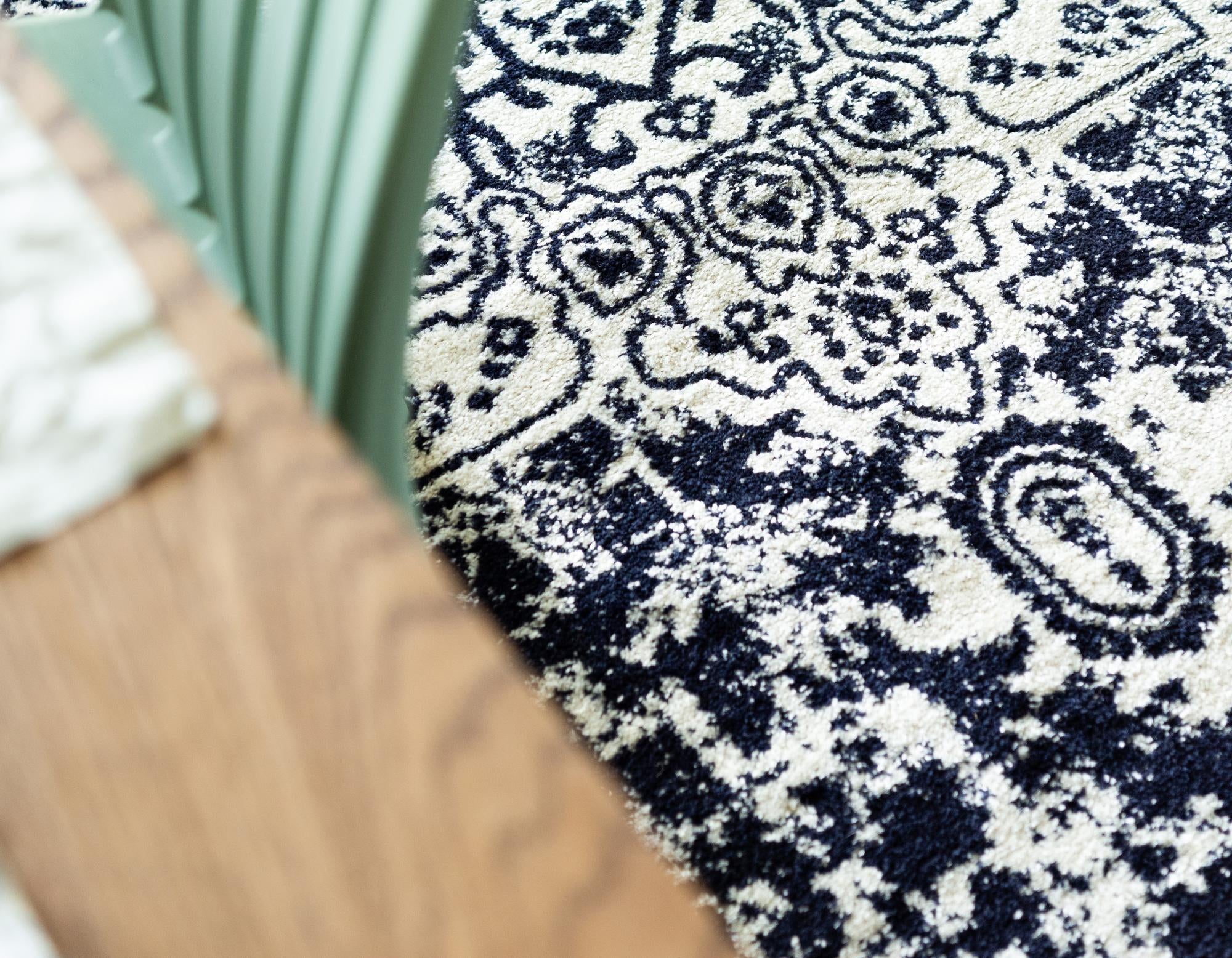 7' 10 x 7' 10 Arlington Square Rug