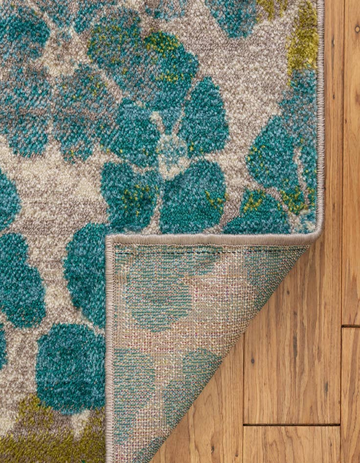 Detail image of 7' 10 x 7' 10 Azalea Square Rug