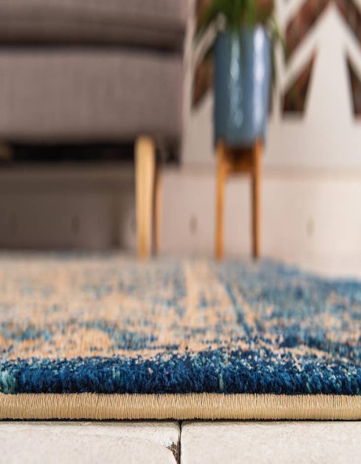 Detail image of 4' 5 x 4' 5 Charlestown Square Rug