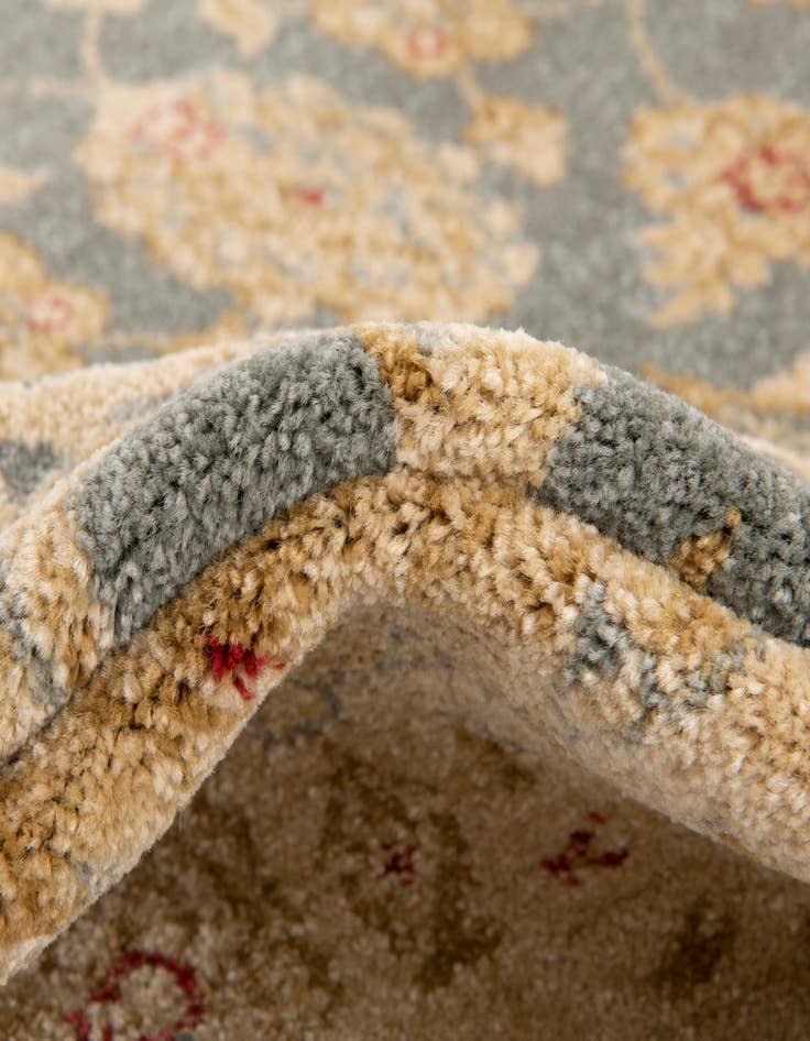 Detail image of 4' x 4' Chelsea Square Rug