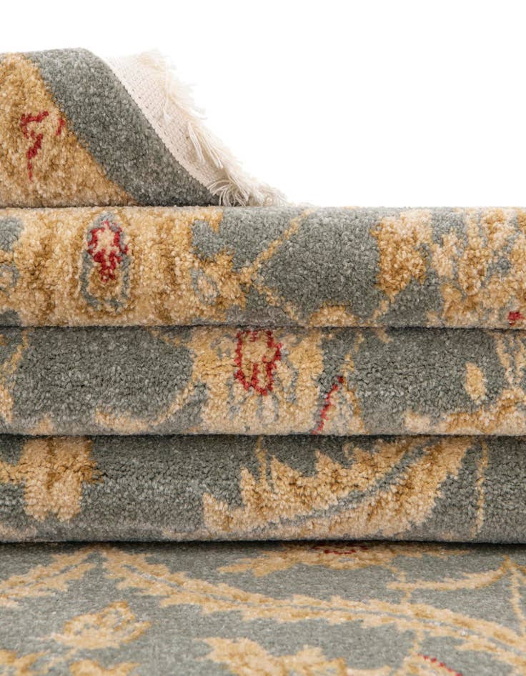 Detail image of 4' x 4' Chelsea Square Rug