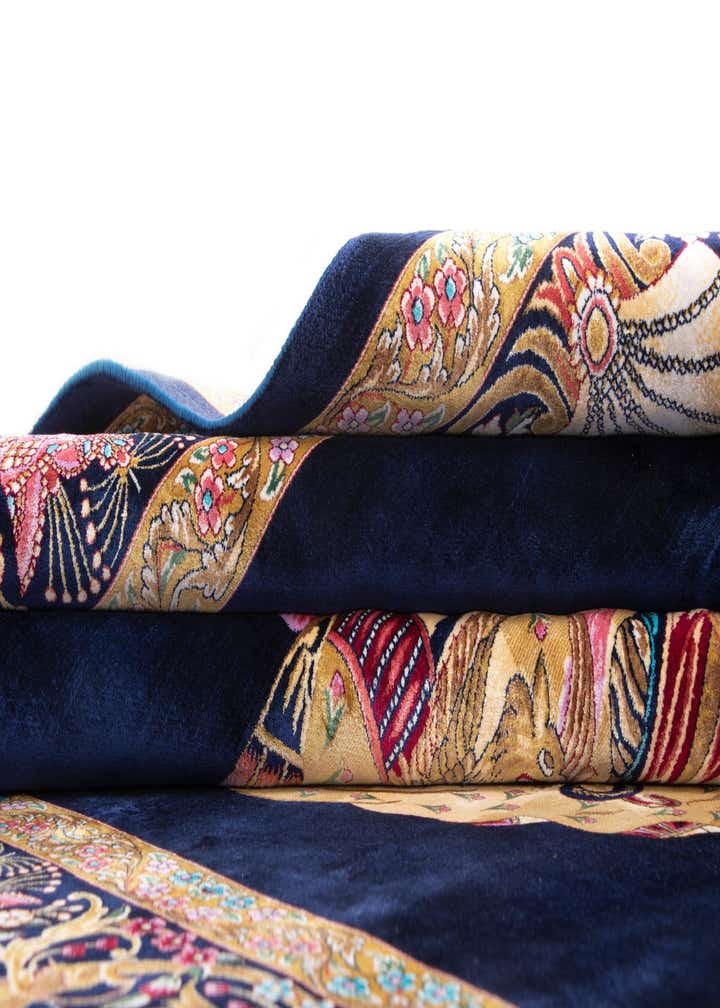 4' 11 x 4' 11 Ghom Design Square Rug