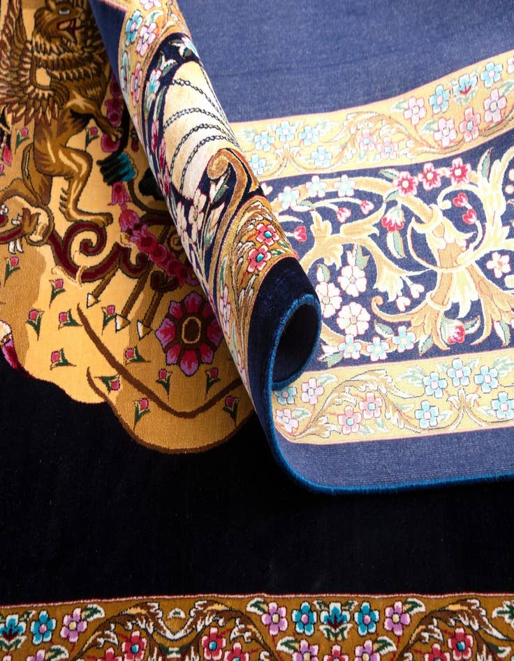 Detail image of 4' 11 x 4' 11 Ghom Design Square Rug