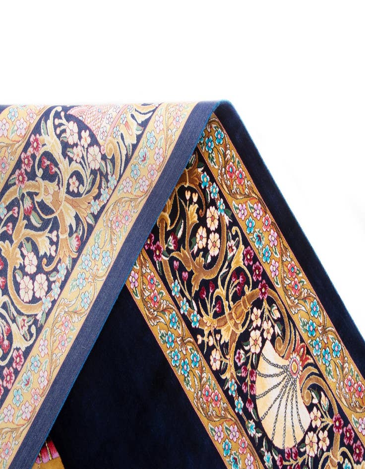 Detail image of 4' 11 x 4' 11 Ghom Design Square Rug