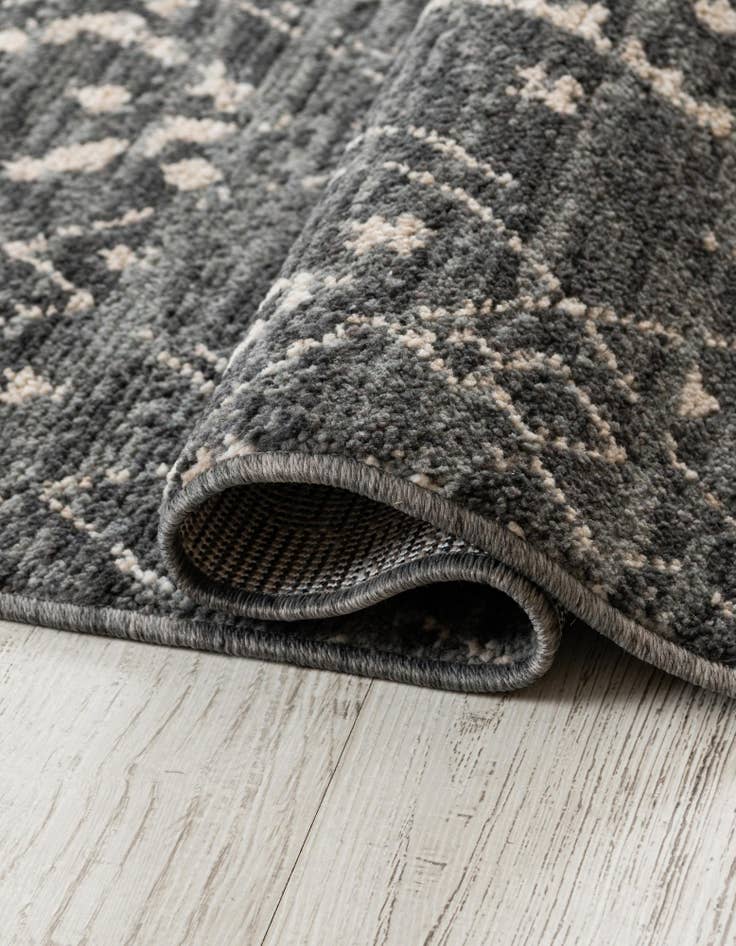 Detail image of 5' x 5' Grand Tradition Square Rug