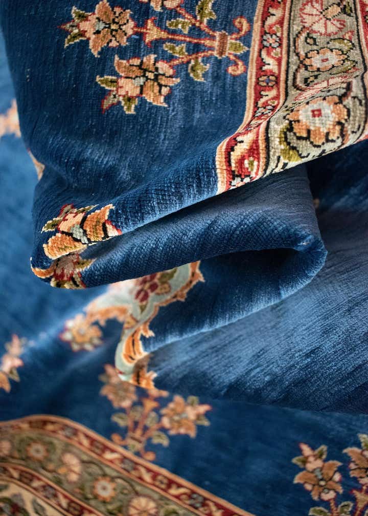 4' 9 x 4' 9 Hereke Silk Square Rug