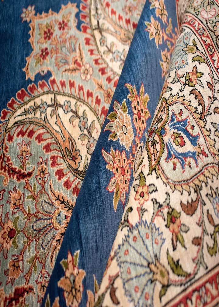 4' 9 x 4' 9 Hereke Silk Square Rug