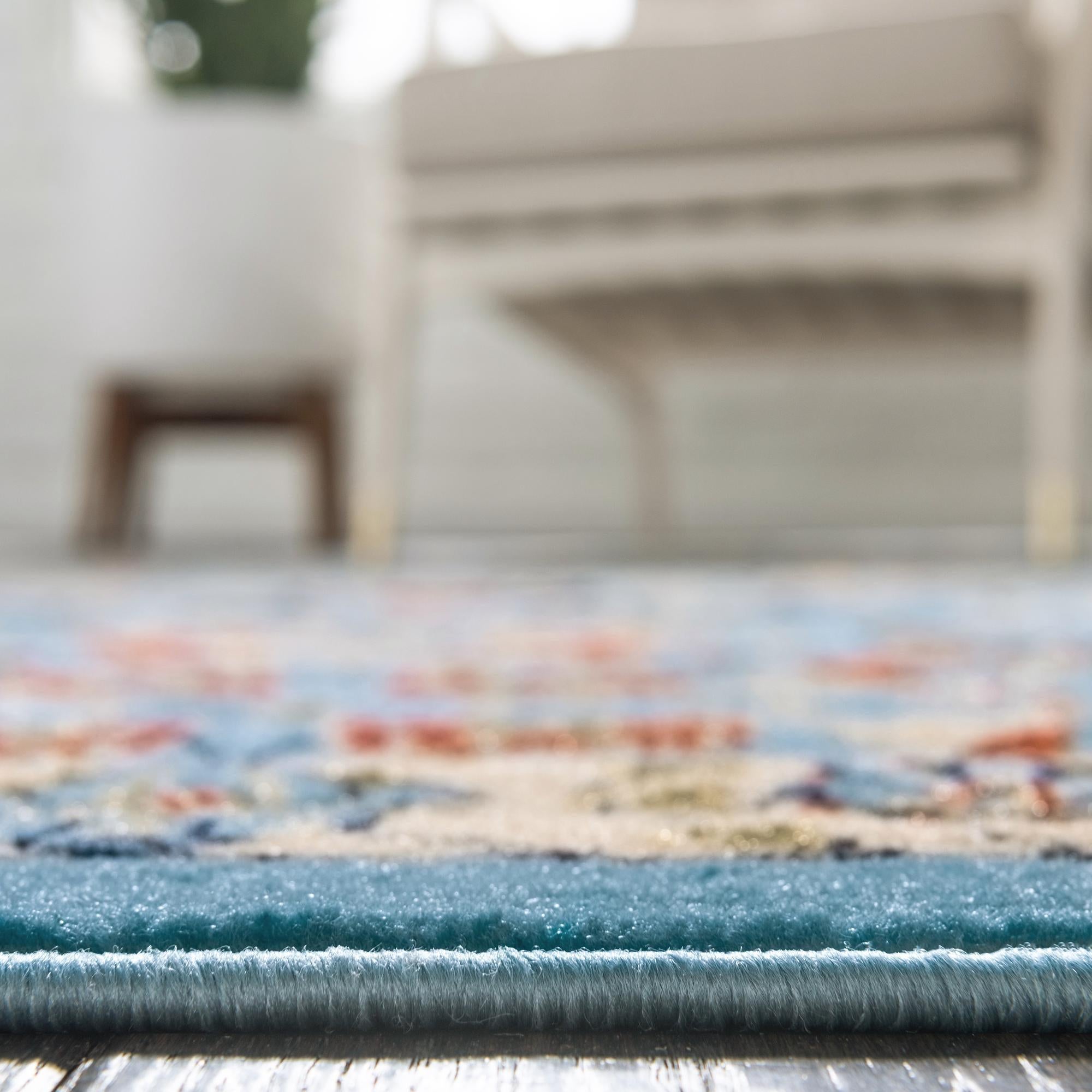 7' 10 x 7' 10 Isfahan Design Square Rug