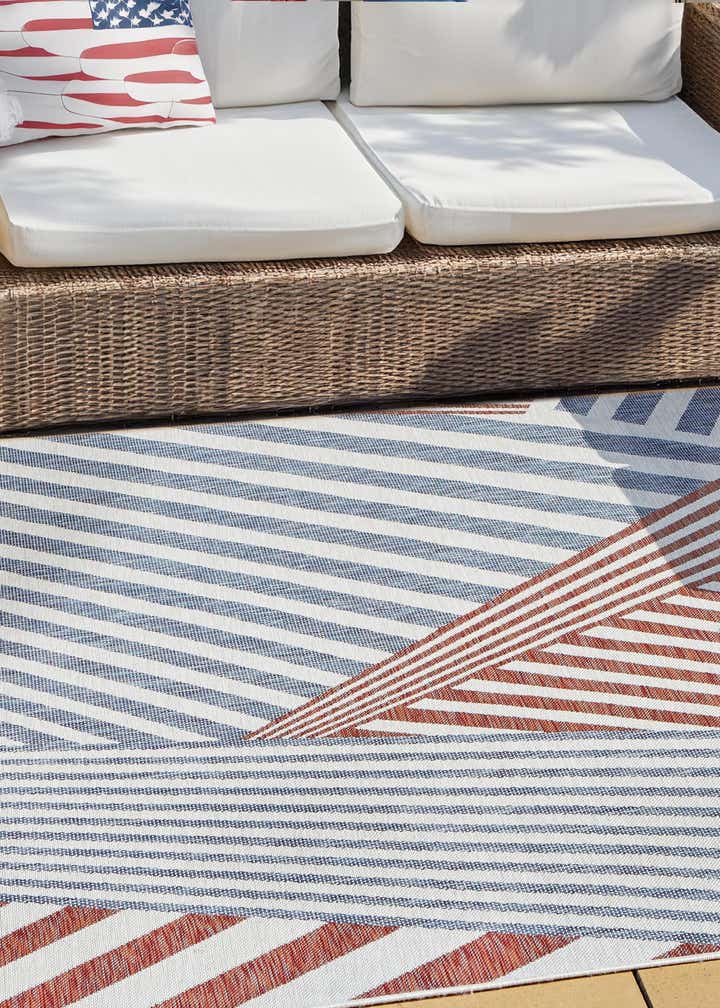 7' 10 x 7' 10 Easy-Clean Jill Zarin Indoor / Outdoor Square Rug