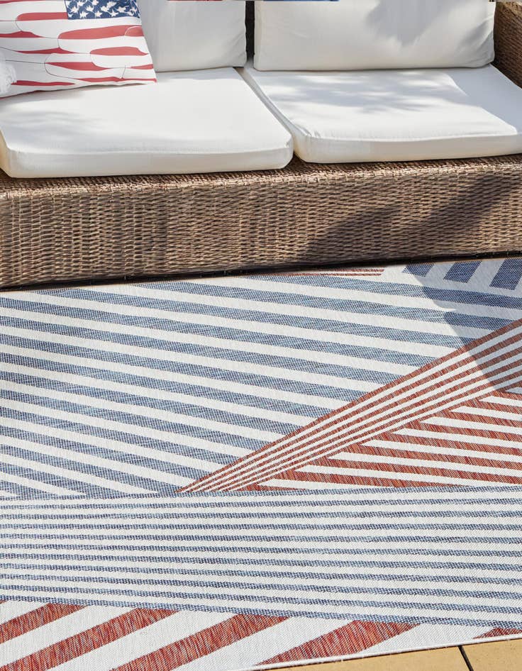 Detail image of 7' 10 x 7' 10 Easy-Clean Jill Zarin Indoor / Outdoor Square Rug