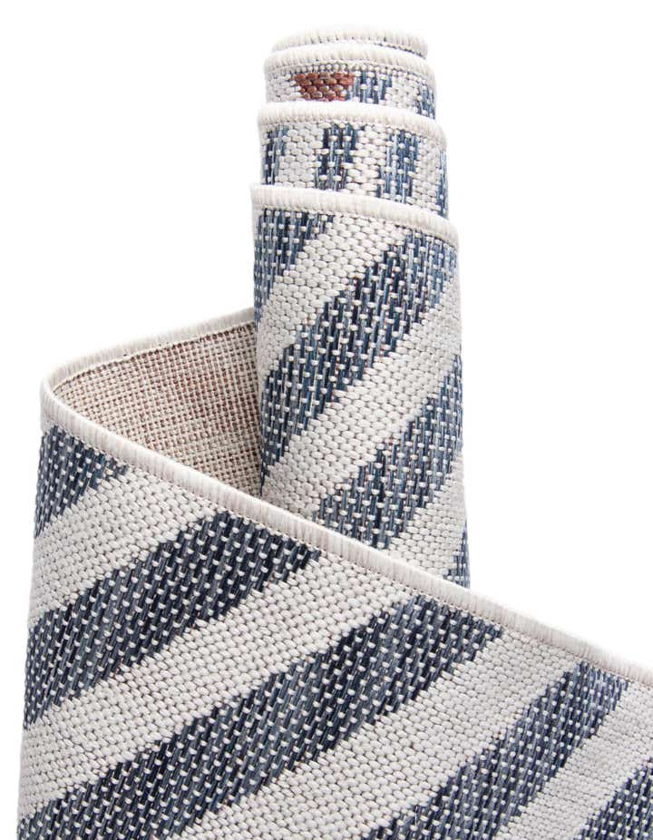 7' 10 x 7' 10 Easy-Clean Jill Zarin Indoor / Outdoor Square Rug