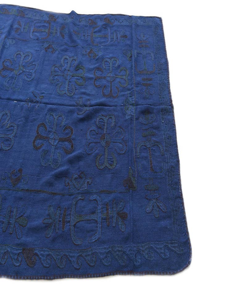 Detail image of 5' 6 x 6' 6  Hand Woven Kilim Suzani Wool Square Rug