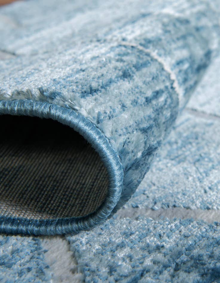 Detail image of 5' 3 x 5' 3 Lattice Trellis Square Rug