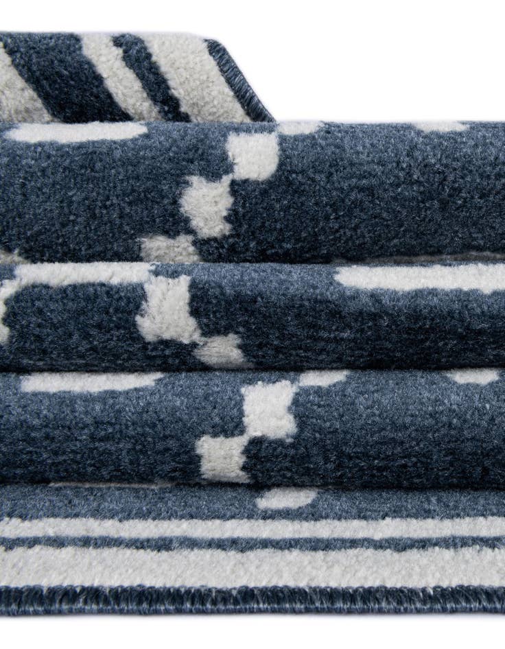Detail image of 7' 10 x 7' 10 Oslo Square Rug