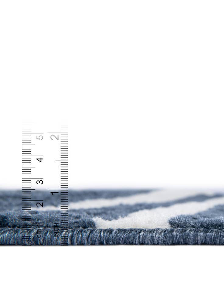 Detail image of 7' 10 x 7' 10 Oslo Square Rug