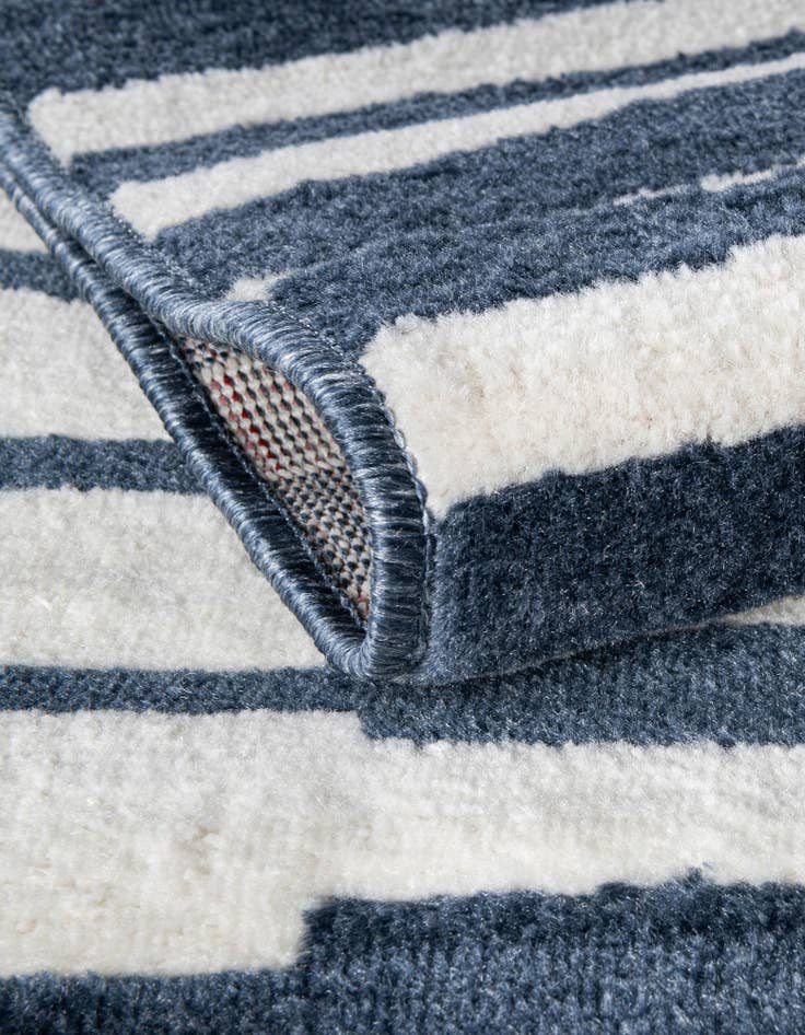 Detail image of 7' 10 x 7' 10 Oslo Square Rug