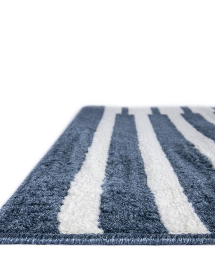 Detail image of 7' 10 x 7' 10 Oslo Square Rug