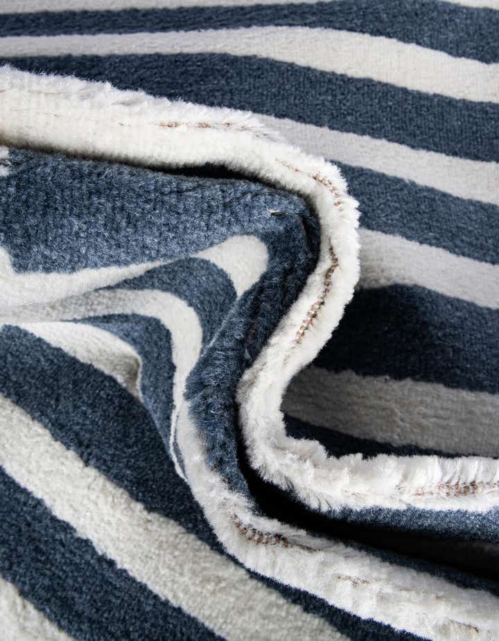 7' 10 x 7' 10 Oslo Square Rug