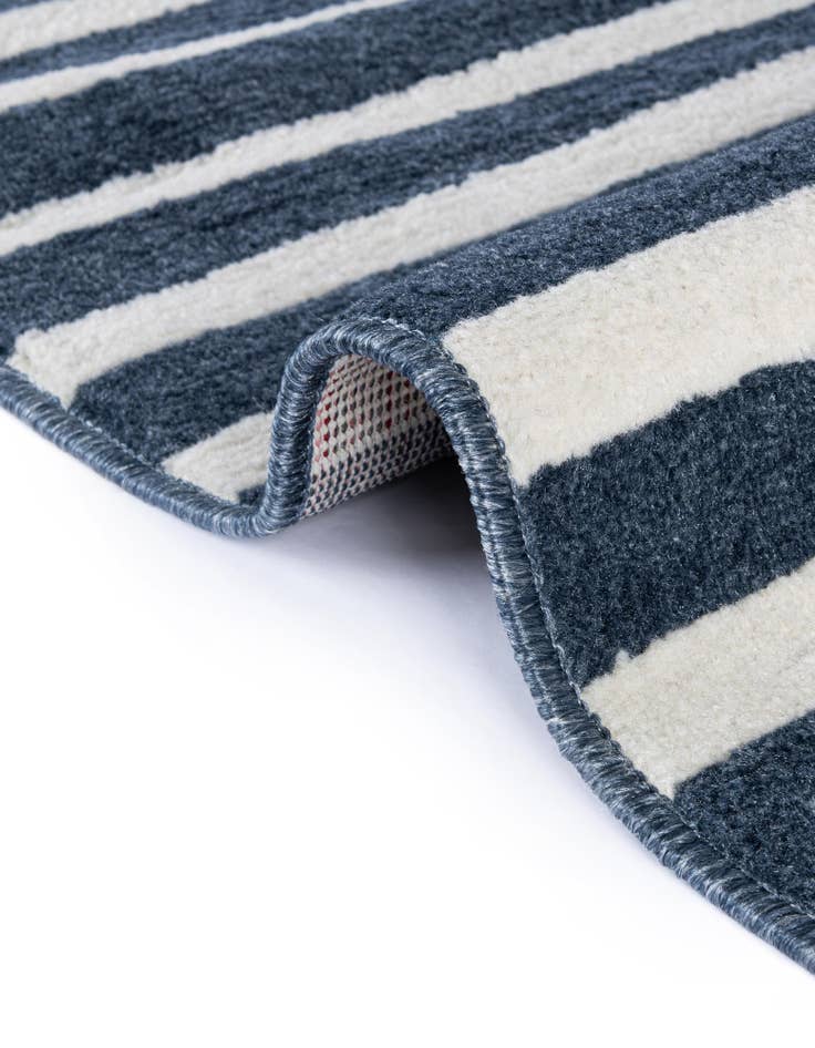 Detail image of 7' 10 x 7' 10 Oslo Square Rug