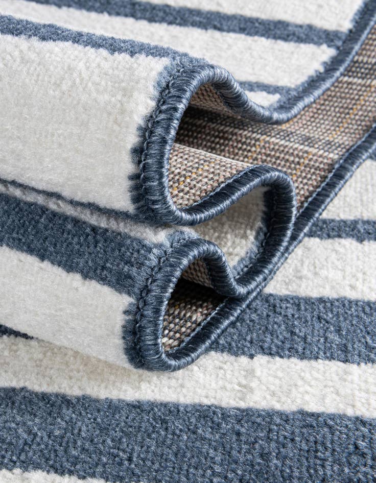 Detail image of 7' 10 x 7' 10 Oslo Square Rug