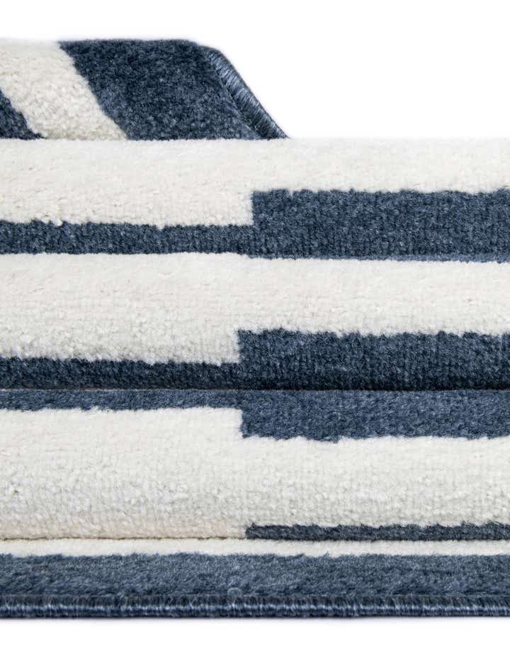 7' 10 x 7' 10 Oslo Square Rug