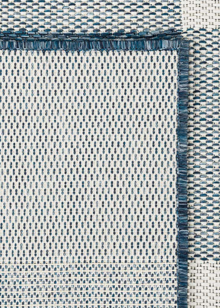 7' 10 x 7' 10 Easy-Clean Checkered Indoor / Outdoor Square Rug