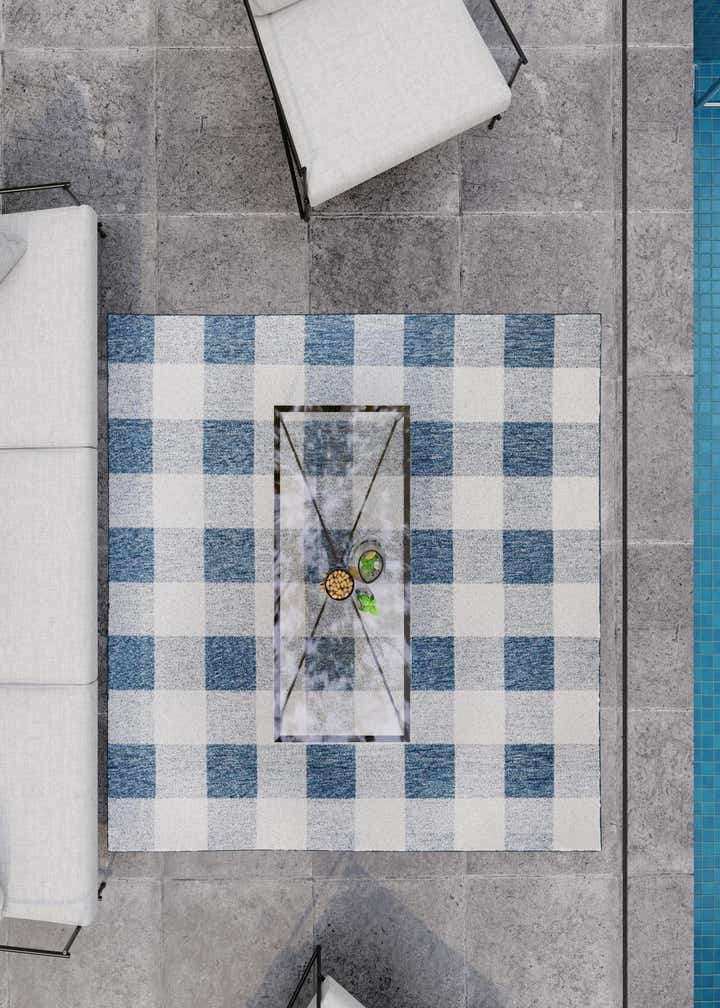 7' 10 x 7' 10 Easy-Clean Checkered Indoor / Outdoor Square Rug