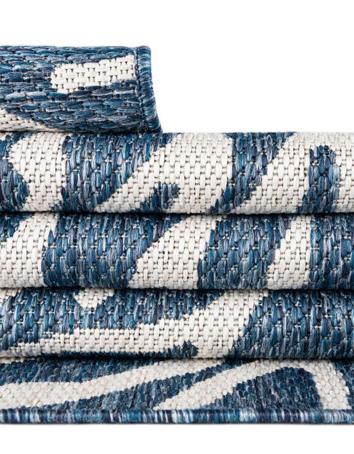 7' 10 x 7' 10 Easy-Clean Coastal Indoor / Outdoor Square Rug