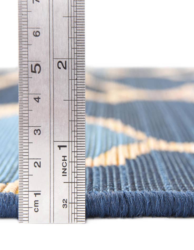 Detail image of 6' x 6' Washable Lattice Indoor / Outdoor Square Rug