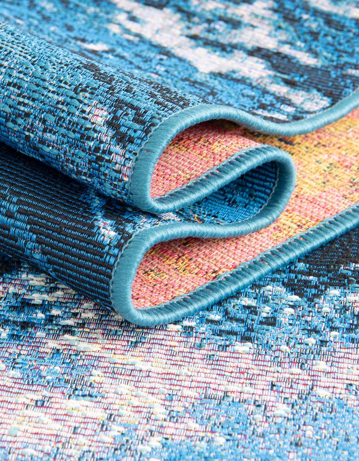 Detail image of 7' 10 x 7' 10  Washable Modern Indoor / Outdoor Square Rug