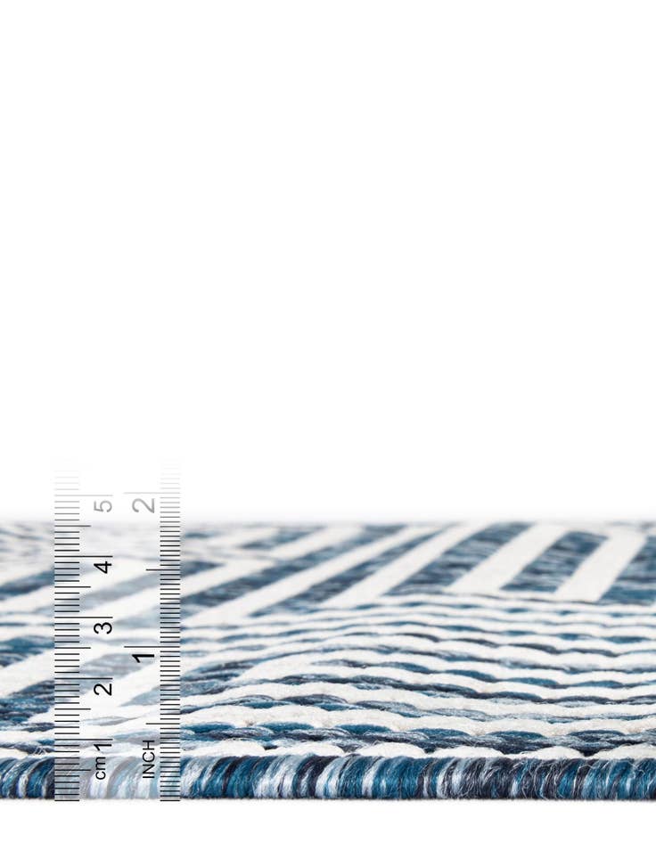 Detail image of 7' 10 x 7' 10 Easy-Clean Modern Indoor / Outdoor Square Rug