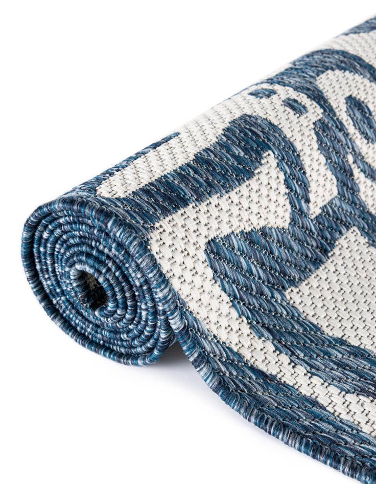 Detail image of 7' 10 x 7' 10 Easy-Clean Modern Indoor / Outdoor Square Rug