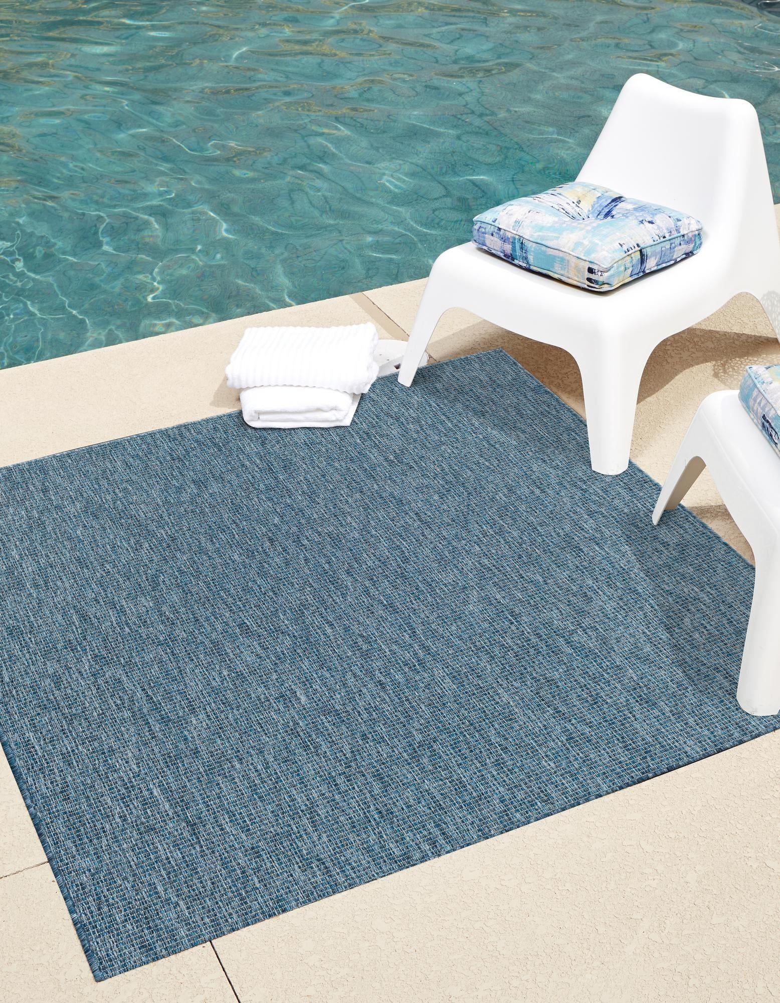 7' 10 x 7' 10 Easy-Clean Solid Indoor / Outdoor Square Rug