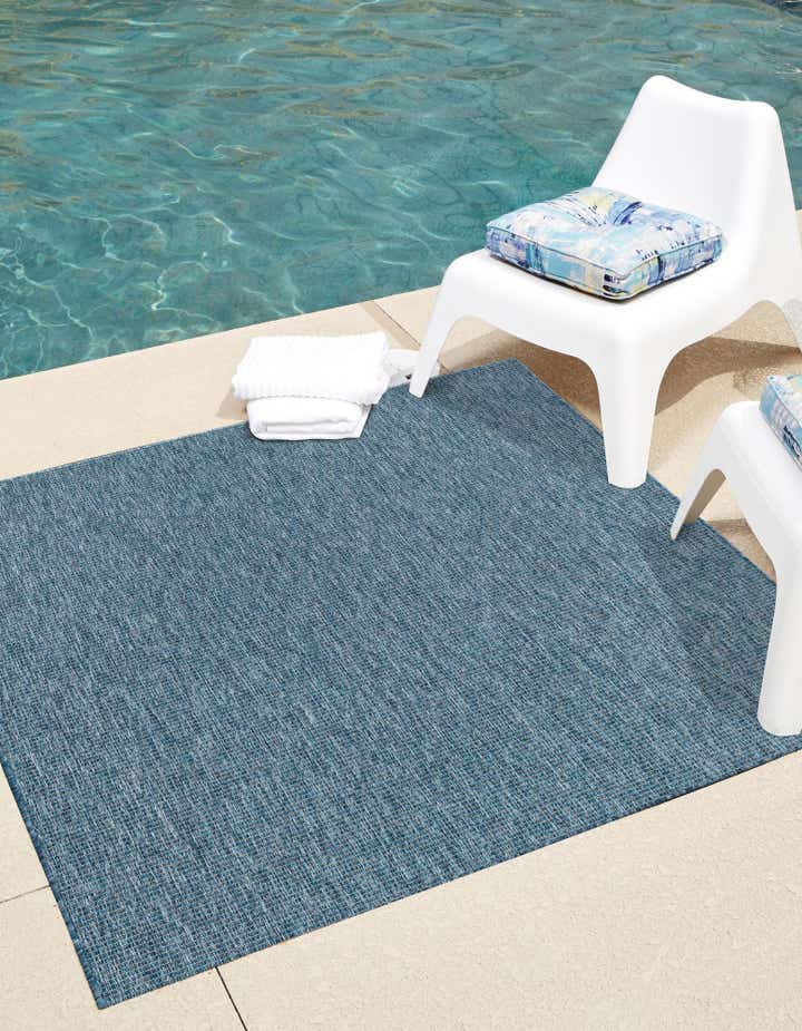 7' 10 x 7' 10 Easy-Clean Solid Indoor / Outdoor Square Rug